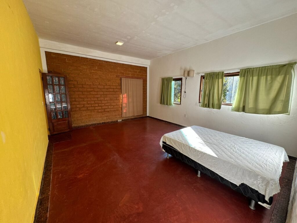 2 Casas – Lote 1.985 m2 – Urbano – 200m da Cachoeira da Usina – Alto Paraíso de Goiás