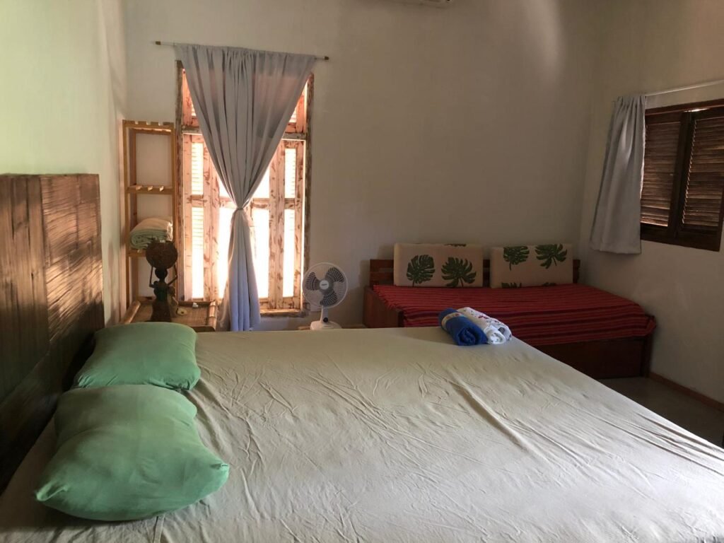 2 Casas – Lote 1.985 m2 – Urbano – 200m da Cachoeira da Usina – Alto Paraíso de Goiás