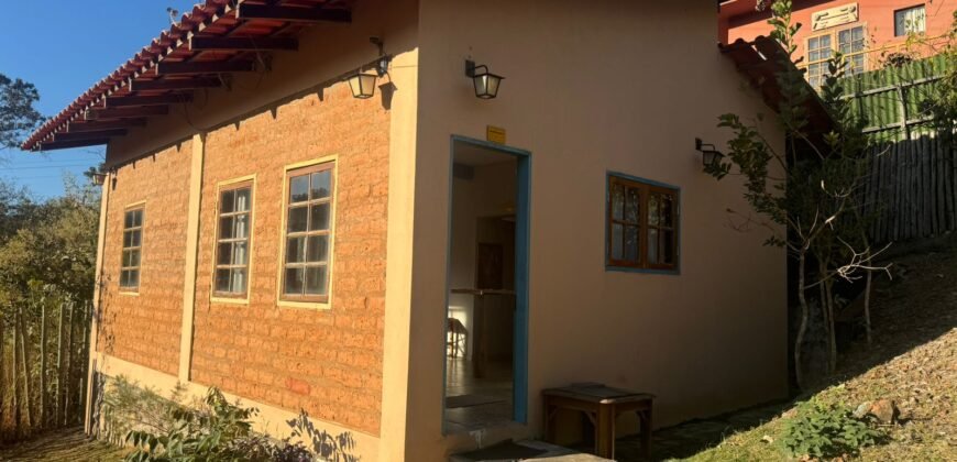 2 Casas – Lote 1.985 m2 – Urbano – 200m da Cachoeira da Usina – Alto Paraíso de Goiás