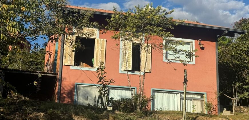 2 Casas – Lote 1.985 m2 – Urbano – 200m da Cachoeira da Usina – Alto Paraíso de Goiás