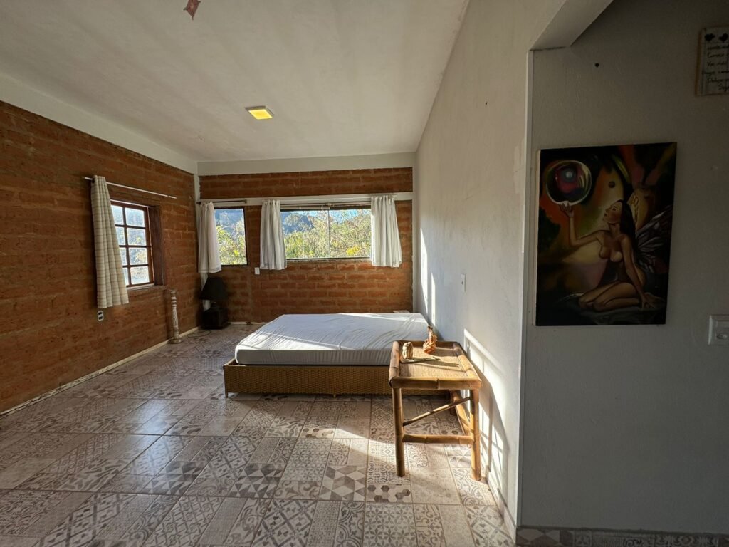 2 Casas – Lote 1.985 m2 – Urbano – 200m da Cachoeira da Usina – Alto Paraíso de Goiás