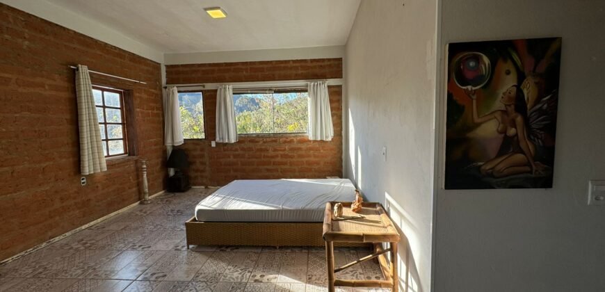 2 Casas – Lote 1.985 m2 – Urbano – 200m da Cachoeira da Usina – Alto Paraíso de Goiás