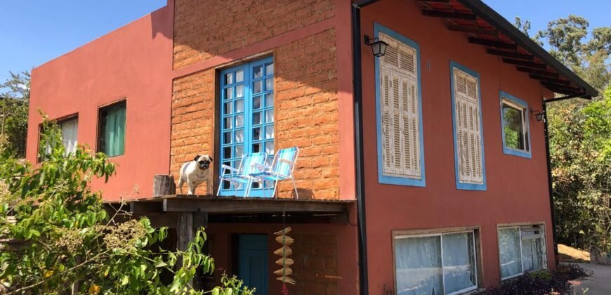 2 Casas – Lote 1.985 m2 – Urbano – 200m da Cachoeira da Usina – Alto Paraíso de Goiás