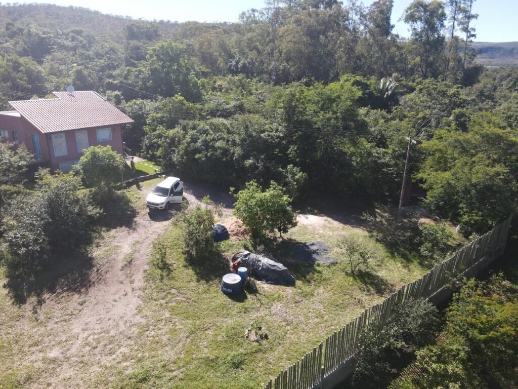 2 Casas – Lote 1.985 m2 – Urbano – 200m da Cachoeira da Usina – Alto Paraíso de Goiás