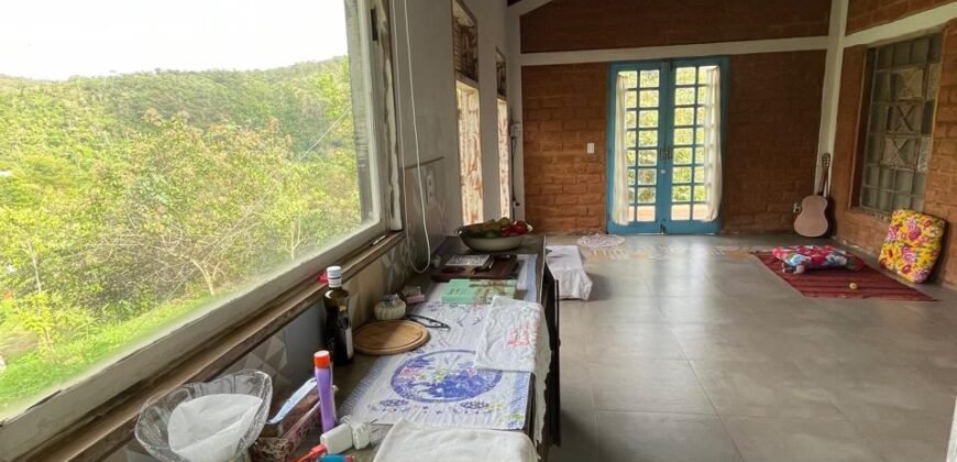 2 Casas – Lote 1.985 m2 – Urbano – 200m da Cachoeira da Usina – Alto Paraíso de Goiás