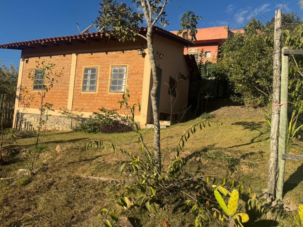 2 Casas – Lote 1.985 m2 – Urbano – 200m da Cachoeira da Usina – Alto Paraíso de Goiás