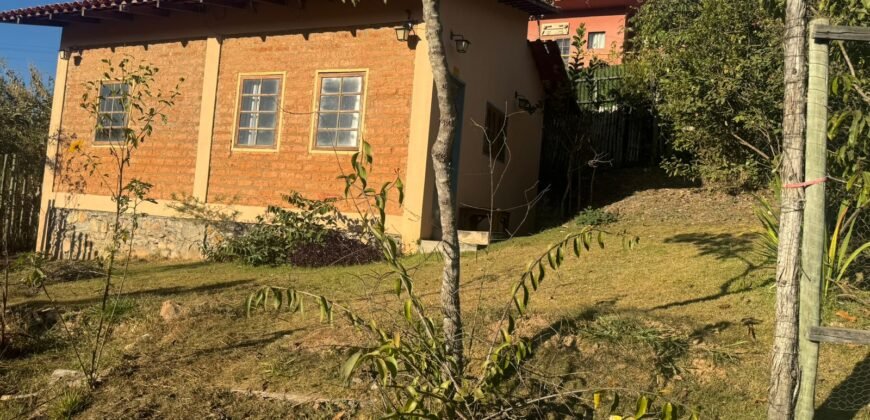 2 Casas – Lote 1.985 m2 – Urbano – 200m da Cachoeira da Usina – Alto Paraíso de Goiás