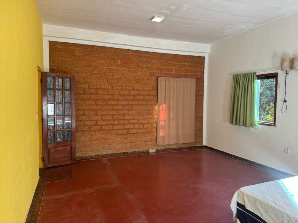 2 Casas – Lote 1.985 m2 – Urbano – 200m da Cachoeira da Usina – Alto Paraíso de Goiás