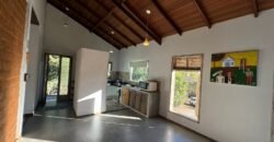2 Casas – Lote 1.985 m2 – Urbano – 200m da Cachoeira da Usina – Alto Paraíso de Goiás