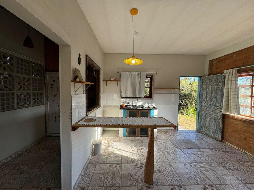 2 Casas – Lote 1.985 m2 – Urbano – 200m da Cachoeira da Usina – Alto Paraíso de Goiás