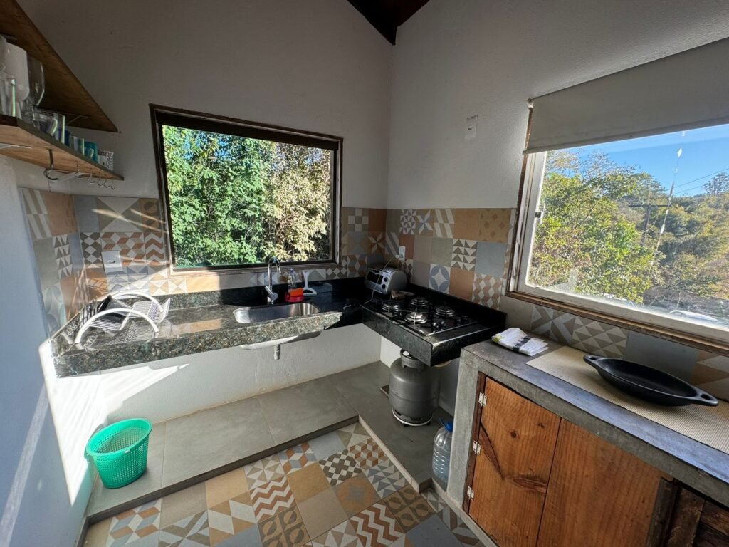 2 Casas – Lote 1.985 m2 – Urbano – 200m da Cachoeira da Usina – Alto Paraíso de Goiás