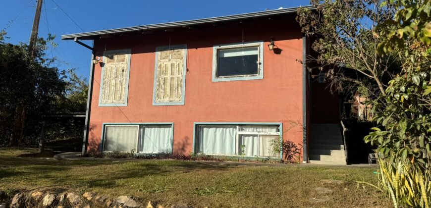 2 Casas – Lote 1.985 m2 – Urbano – 200m da Cachoeira da Usina – Alto Paraíso de Goiás