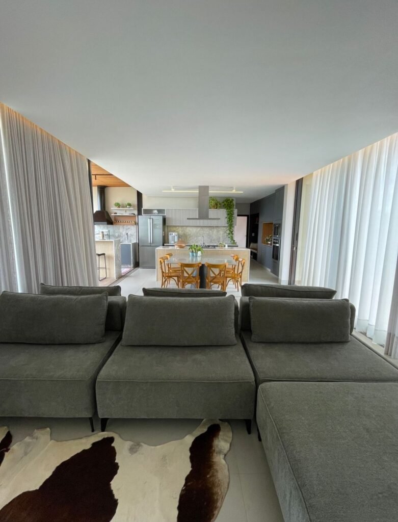 Linda Casa de Alto Padrão com Vista Espetacular – À Venda