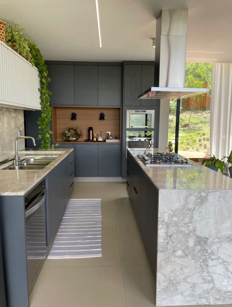 Linda Casa de Alto Padrão com Vista Espetacular – À Venda