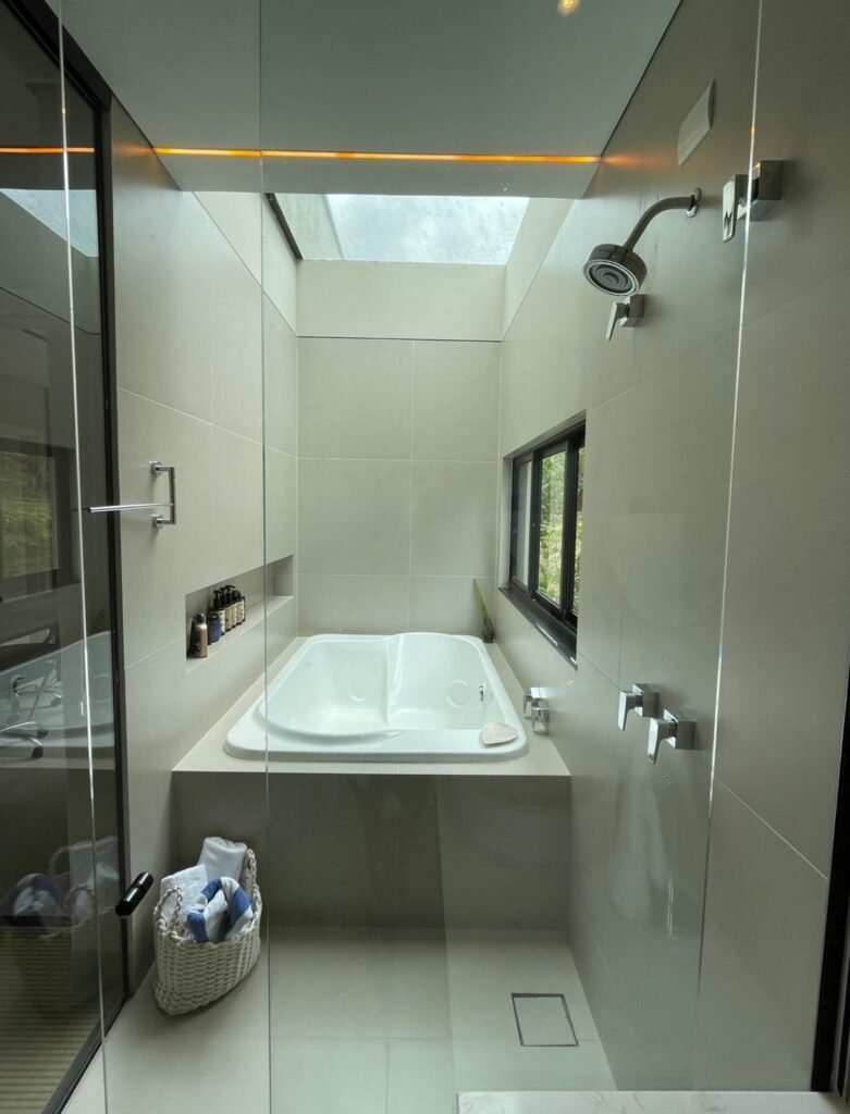 Linda Casa de Alto Padrão com Vista Espetacular – À Venda