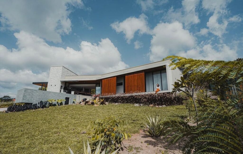 Linda Casa de Alto Padrão com Vista Espetacular – À Venda