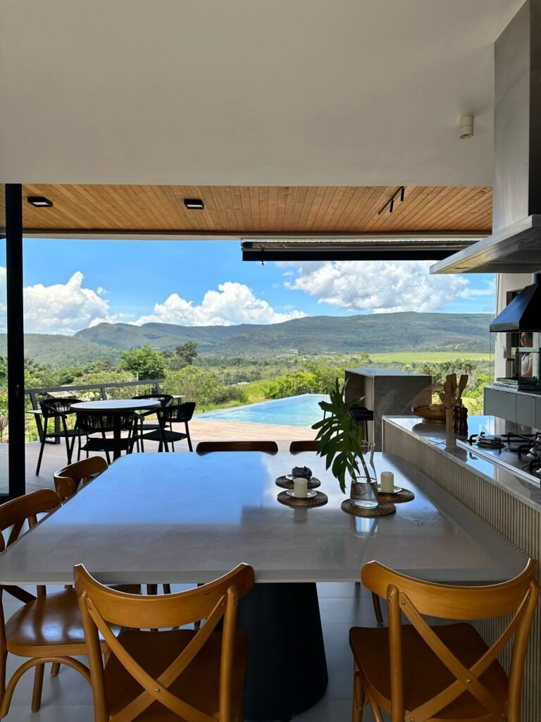 Linda Casa de Alto Padrão com Vista Espetacular – À Venda