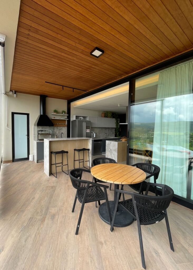 Linda Casa de Alto Padrão com Vista Espetacular – À Venda