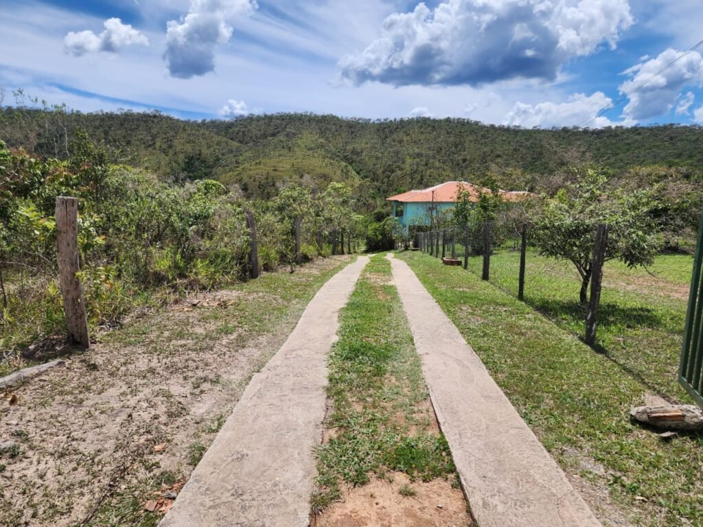 Propriedade 42.000 m2 – Casa – Cachoeira – Vista –  1 km do centro – Alto Paraíso de Goiás