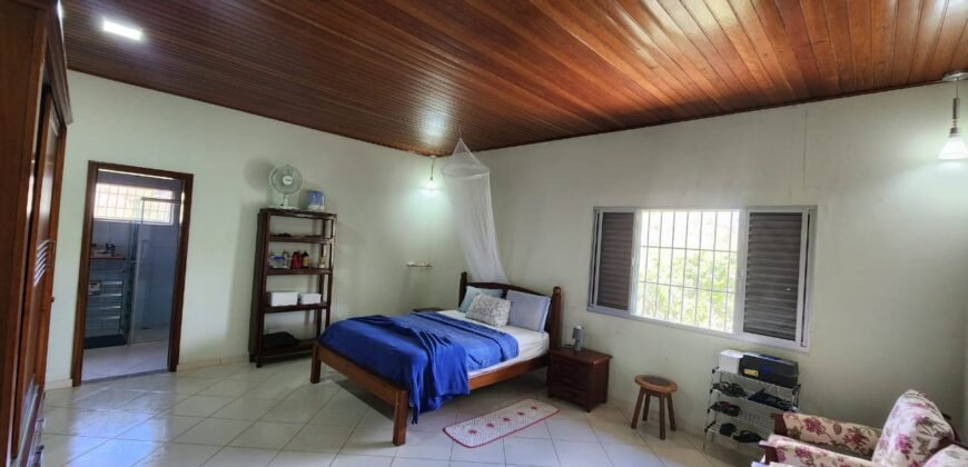 Propriedade 42.000 m2 – Casa – Cachoeira – Vista –  1 km do centro – Alto Paraíso de Goiás