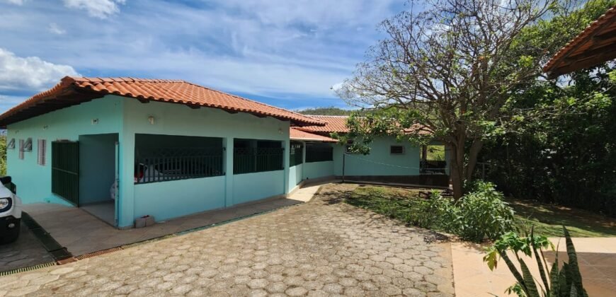 Propriedade 42.000 m2 – Casa – Cachoeira – Vista –  1 km do centro – Alto Paraíso de Goiás