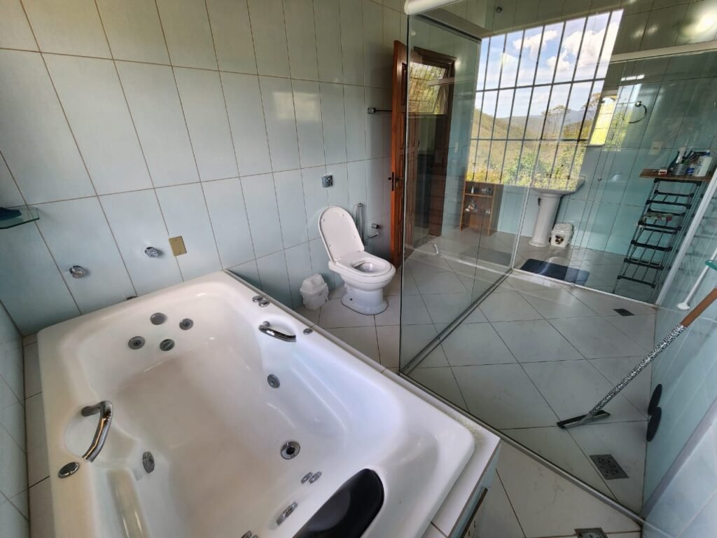 Propriedade 42.000 m2 – Casa – Cachoeira – Vista –  1 km do centro – Alto Paraíso de Goiás