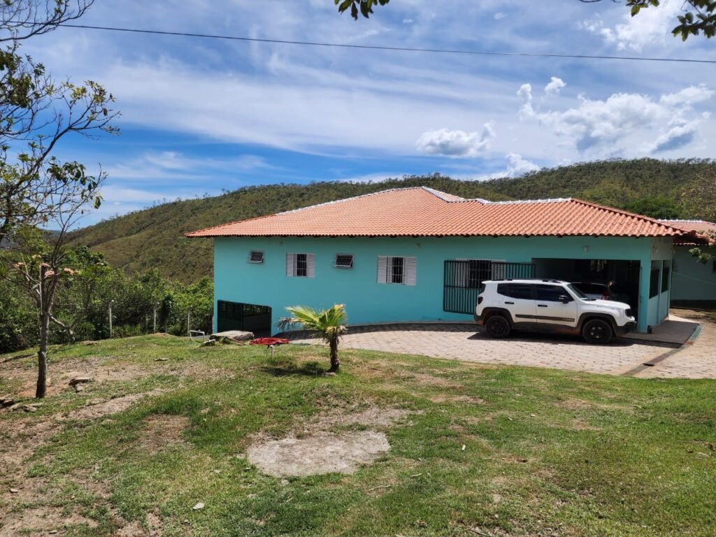 Propriedade 42.000 m2 – Casa – Cachoeira – Vista –  1 km do centro – Alto Paraíso de Goiás