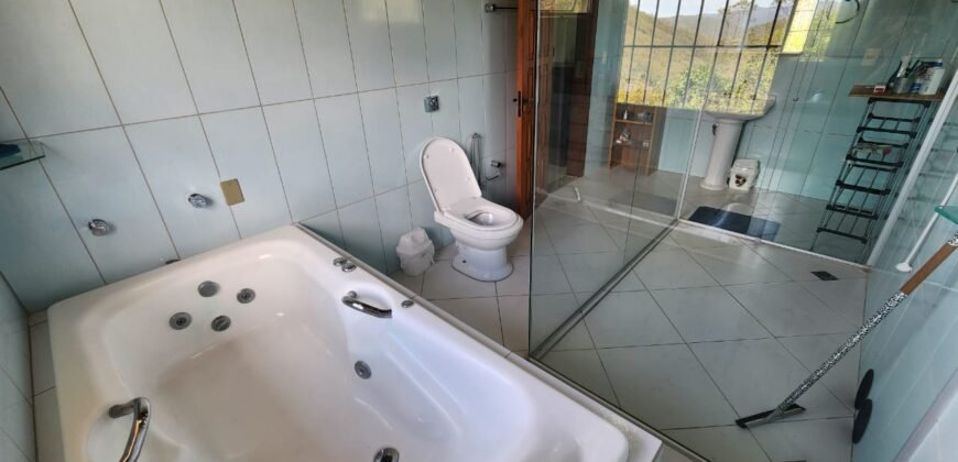 Propriedade 42.000 m2 – Casa – Cachoeira – Vista –  1 km do centro – Alto Paraíso de Goiás