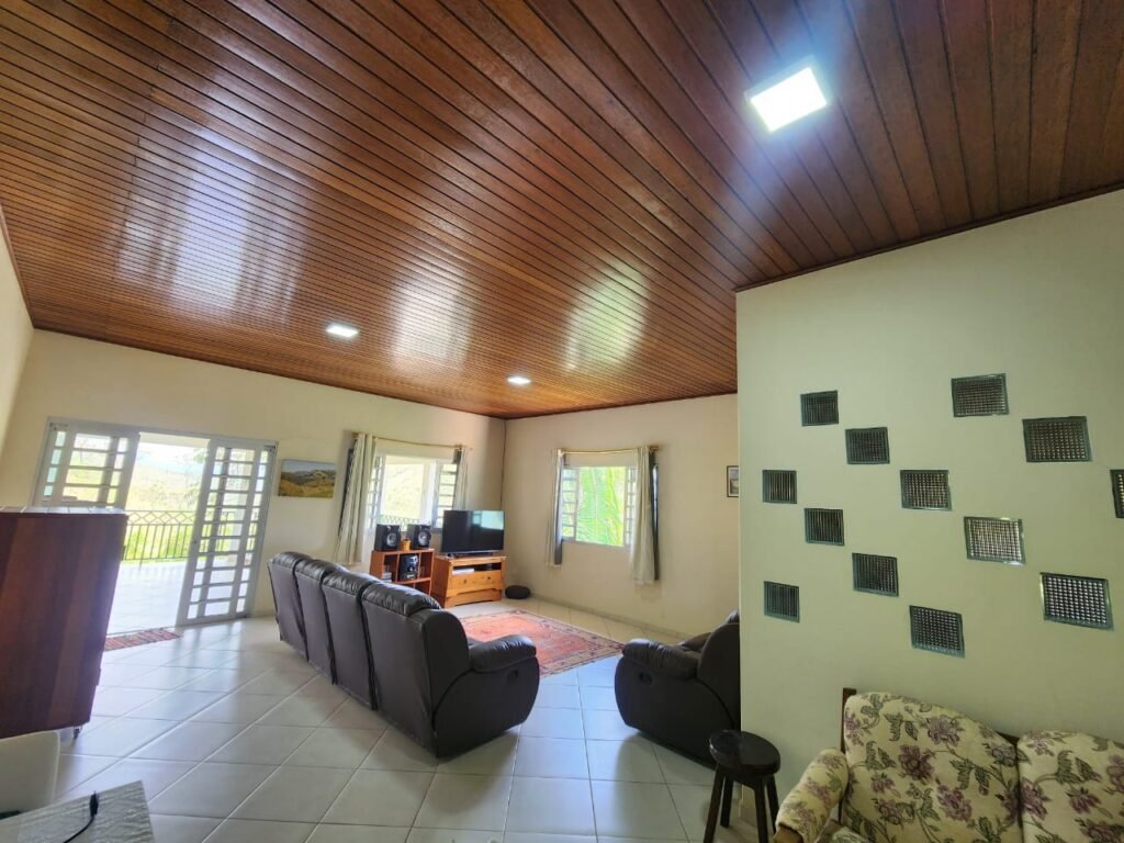 Propriedade 42.000 m2 – Casa – Cachoeira – Vista –  1 km do centro – Alto Paraíso de Goiás