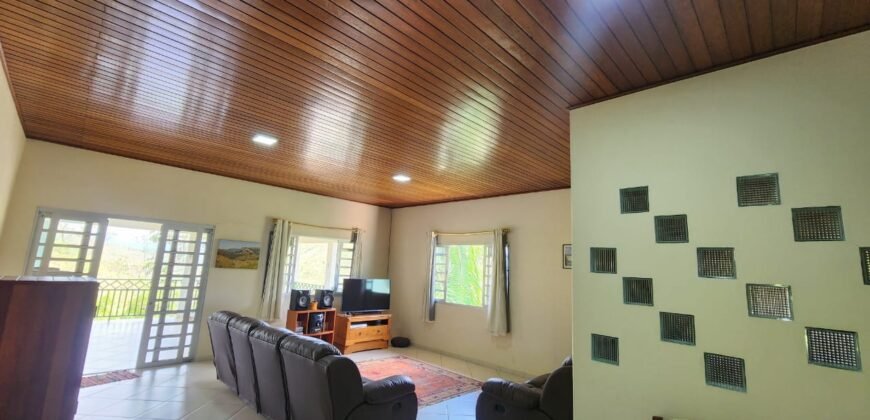 Propriedade 42.000 m2 – Casa – Cachoeira – Vista –  1 km do centro – Alto Paraíso de Goiás