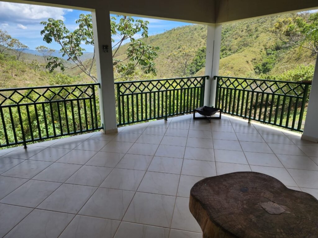 Propriedade 42.000 m2 – Casa – Cachoeira – Vista –  1 km do centro – Alto Paraíso de Goiás