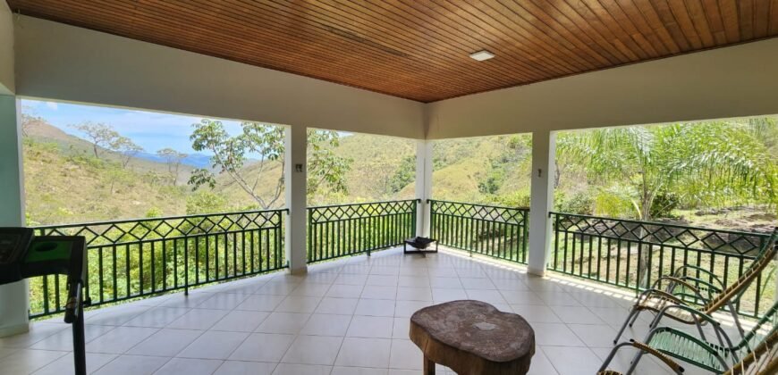 Propriedade 42.000 m2 – Casa – Cachoeira – Vista –  1 km do centro – Alto Paraíso de Goiás