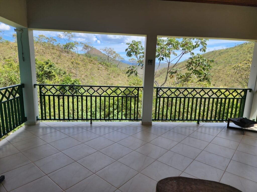 Propriedade 42.000 m2 – Casa – Cachoeira – Vista –  1 km do centro – Alto Paraíso de Goiás
