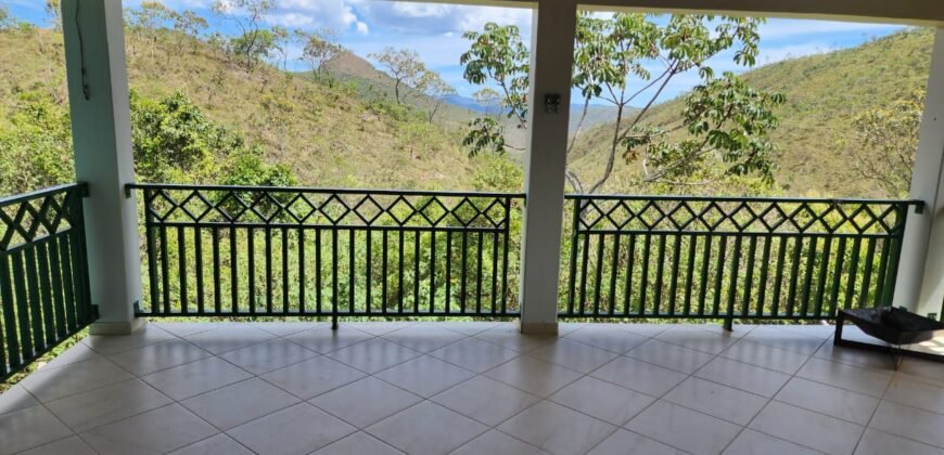 Propriedade 42.000 m2 – Casa – Cachoeira – Vista –  1 km do centro – Alto Paraíso de Goiás
