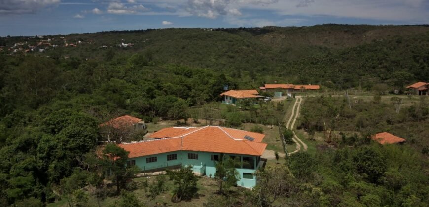 Propriedade 42.000 m2 – Casa – Cachoeira – Vista –  1 km do centro – Alto Paraíso de Goiás