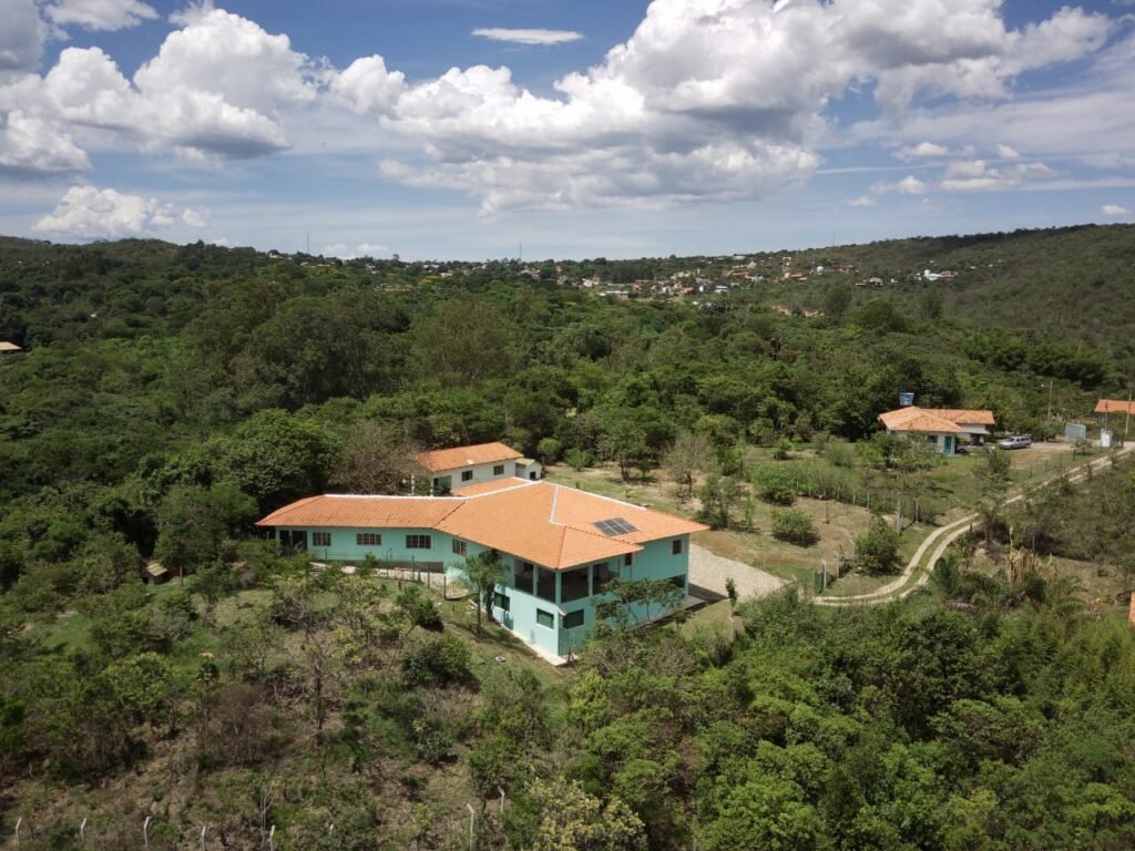 Propriedade 42.000 m2 – Casa – Cachoeira – Vista –  1 km do centro – Alto Paraíso de Goiás
