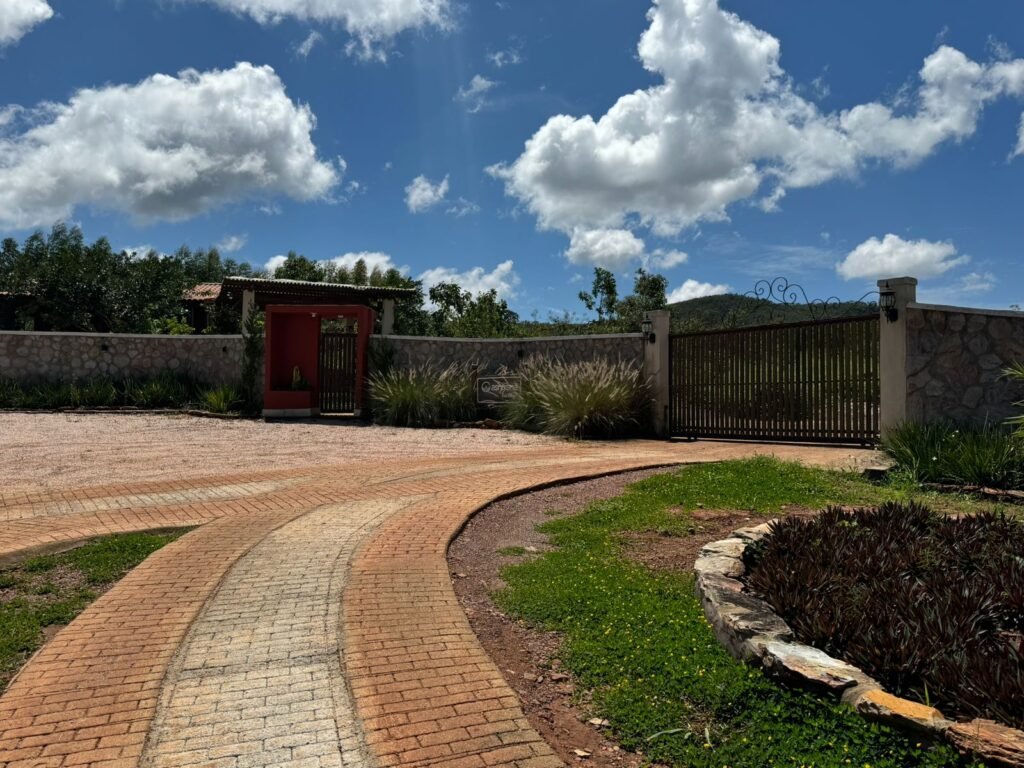 Lote 2.000m2 Condomínio ASHIYANA, Eco Village, 2km sentido Loquinhas – Chapada dos Veadeiros