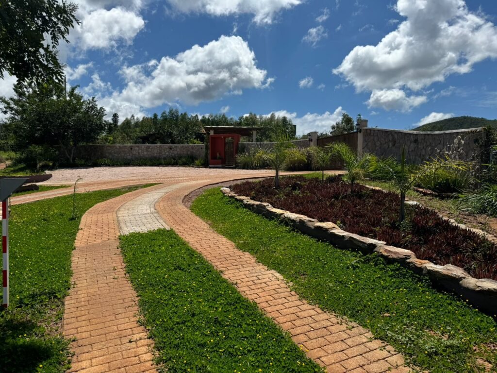 Lote 2.000m2 Condomínio ASHIYANA, Eco Village, 2km sentido Loquinhas – Chapada dos Veadeiros