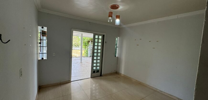  Vende-se Casa Bem Localizada em Alto Paraíso de Goiás!