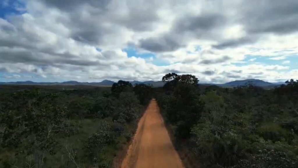 Oportunidade – Gleba de Terra com 4ha – km 12 – entre Alto Paraíso e São Jorge – Escriturada – Chapada dos Veadeiros