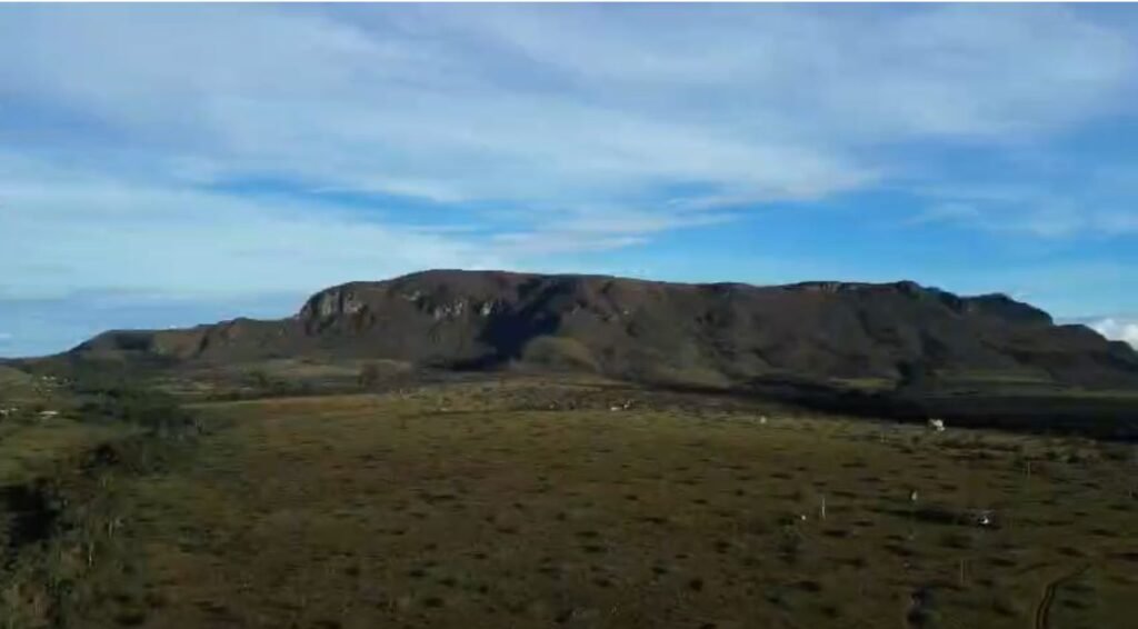 Oportunidade – Gleba de Terra com 4ha – km 12 – entre Alto Paraíso e São Jorge – Escriturada – Chapada dos Veadeiros
