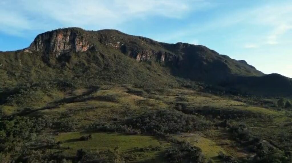 Oportunidade – Gleba de Terra com 4ha – km 12 – entre Alto Paraíso e São Jorge – Escriturada – Chapada dos Veadeiros