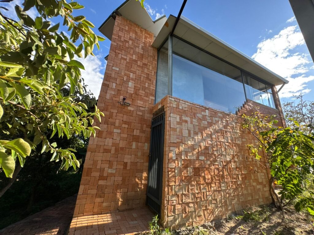 Sobrado + 4 apartamentos – Eldorado – Alto Paraíso de Goiás