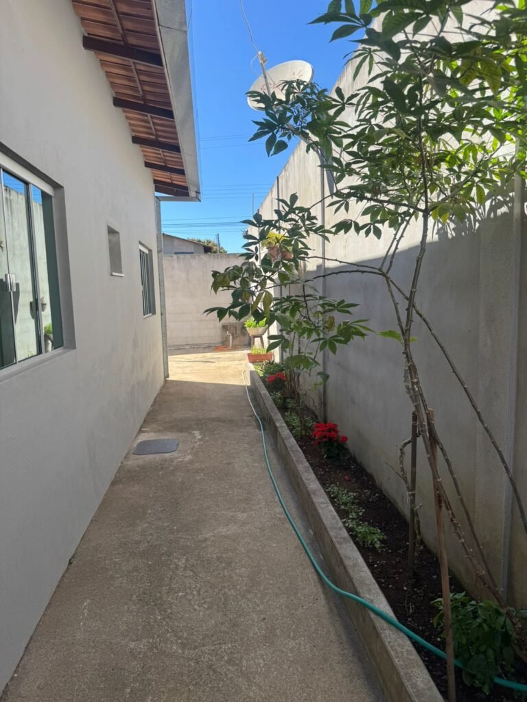 Vende-se Casa Espaçosa e Recém-Reformada- Alto Paraíso de Goiás