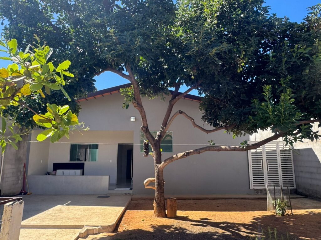 Vende-se Casa Espaçosa e Recém-Reformada- Alto Paraíso de Goiás