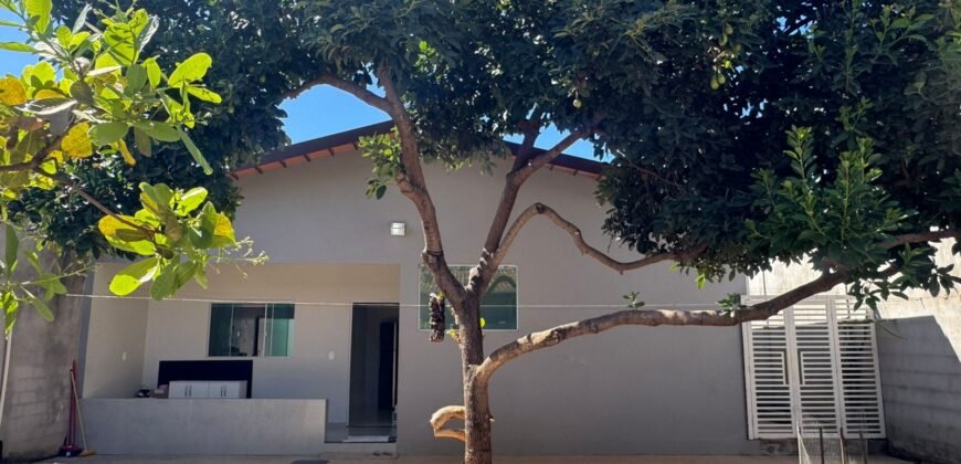 Vende-se Casa Espaçosa e Recém-Reformada- Alto Paraíso de Goiás