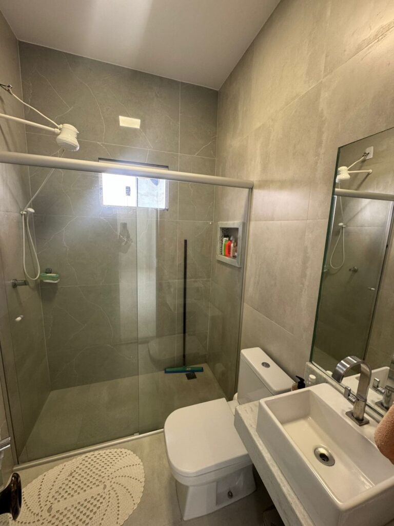 Vende-se Casa Espaçosa e Recém-Reformada- Alto Paraíso de Goiás