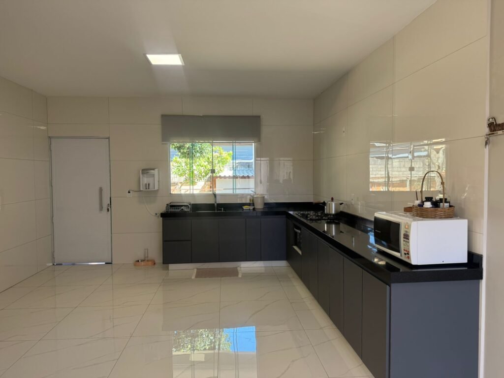 Vende-se Casa Espaçosa e Recém-Reformada- Alto Paraíso de Goiás