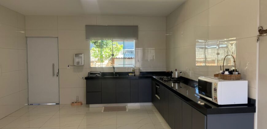 Vende-se Casa Espaçosa e Recém-Reformada- Alto Paraíso de Goiás