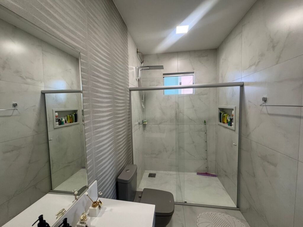 Vende-se Casa Espaçosa e Recém-Reformada- Alto Paraíso de Goiás